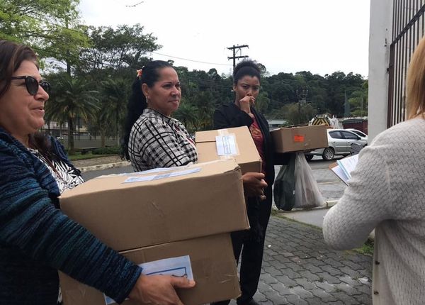 Entrega de donativos no Rio de Janeiro