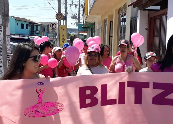 Blitz Rosa promove conscientização contra o câncer de mama