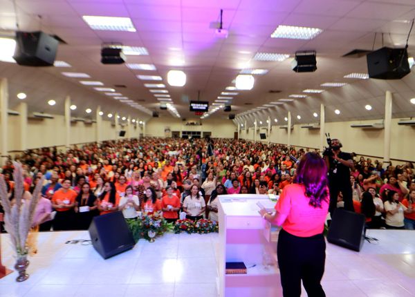 Vigília reúne centenas de mulheres no RS