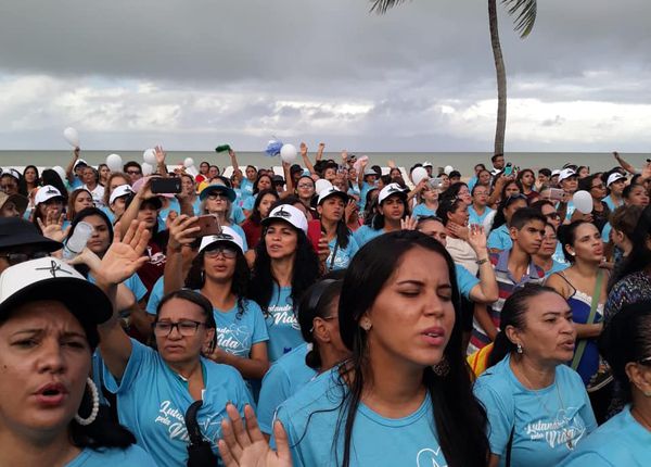 João Pessoa reúne centenas de mulheres em caminhada