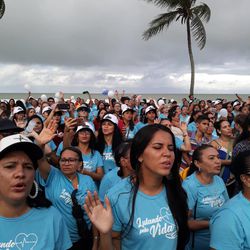 João Pessoa reúne centenas de mulheres em caminhada