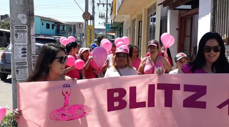 Blitz Rosa promove conscientização contra o câncer de mama