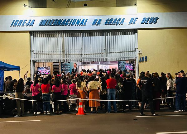 Vigília reúne centenas de mulheres no RS