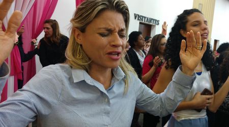 Lilian Lopes se apresenta em congresso de MG